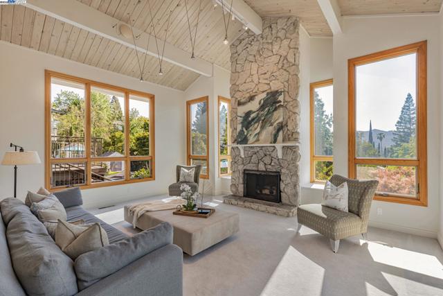 324 Merrilee Place, Danville CA: https://media.crmls.org/mediaz/d283eac1-06af-4a32-a5e3-fcd89b19543b.jpg