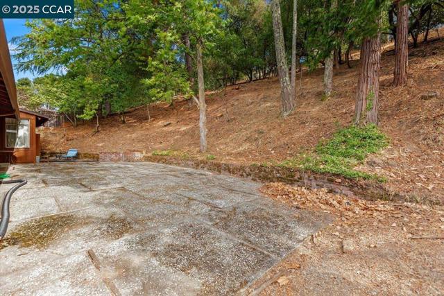 19 Via Floreado, Orinda CA: https://media.crmls.org/mediaz/d284cdc5-6f7f-46e9-b68d-db6cbd35da98.jpg