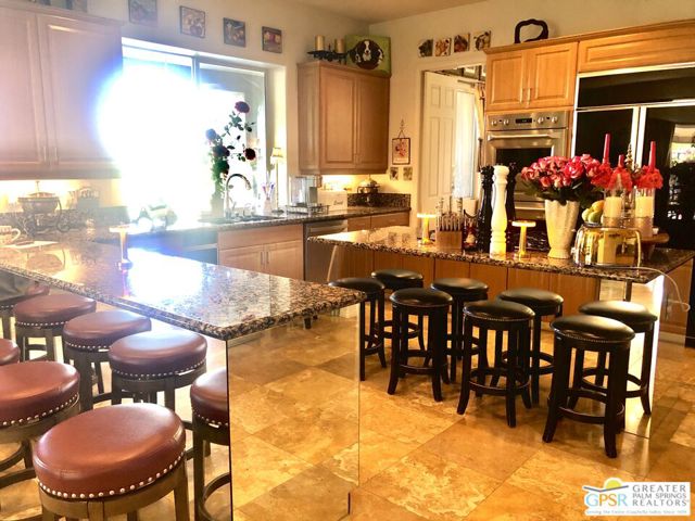 18 Calais Circle, Rancho Mirage CA: https://media.crmls.org/mediaz/d284ebee-5c10-4c9b-bb14-4483233b7b2d.jpg
