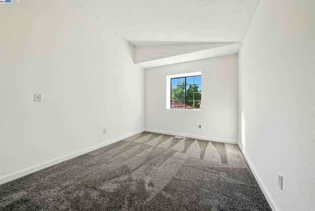2524 Brazil Ct, Antioch CA: https://media.crmls.org/mediaz/d2854490-1d35-4bca-bdda-e1e342f19eec.jpg
