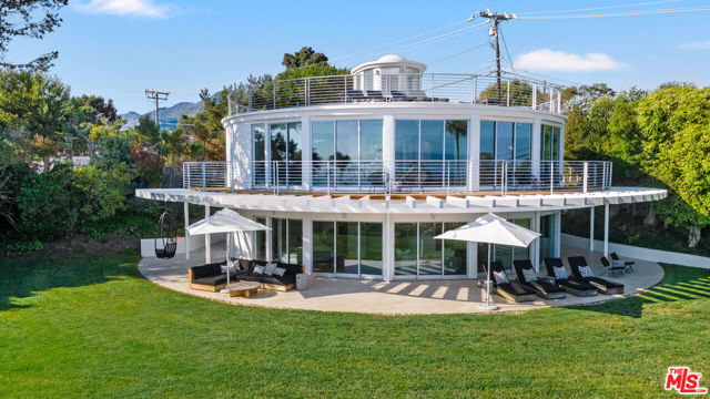 6375 Gayton Place, Malibu CA: https://media.crmls.org/mediaz/d285b207-6cb5-499f-8ffa-2b05e4ed6ec1.jpg