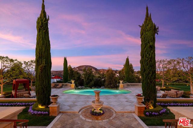 25305 Prado De La Felicidad, Calabasas CA: https://media.crmls.org/mediaz/d286950a-752c-4c61-b6a5-3d3c6d3550fa.jpg