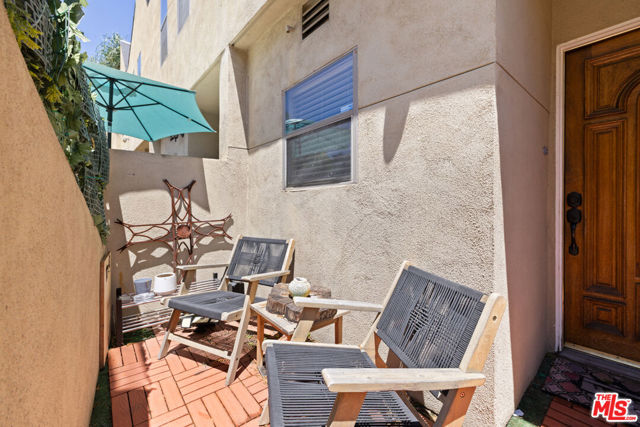 14256 Victory Boulevard, Van Nuys CA: https://media.crmls.org/mediaz/d288650b-0e2f-4a75-82c7-f7c2afebb3ae.jpg