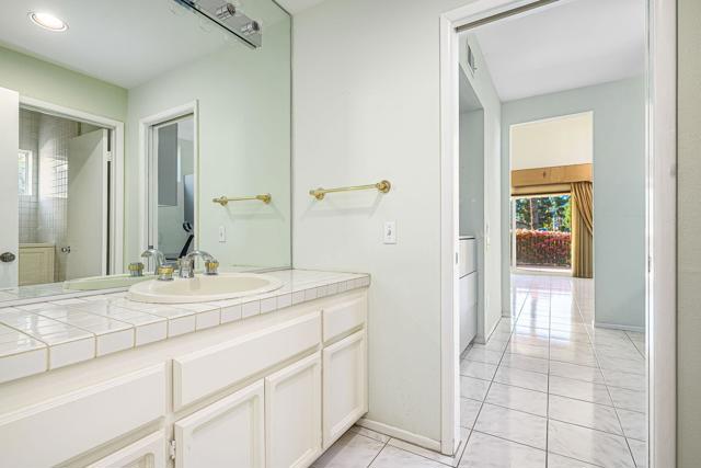 153 Lake Shore Drive, Rancho Mirage CA: https://media.crmls.org/mediaz/d2886f2f-bc75-4581-a96d-6f5e43c58ce9.jpg