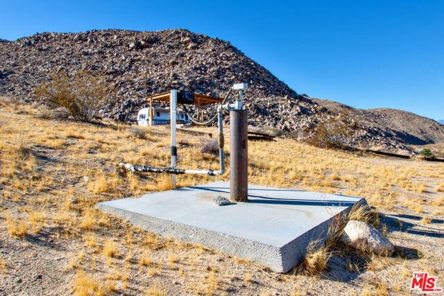 62775 Sullivan Road, Joshua Tree CA: https://media.crmls.org/mediaz/d2887711-26b0-47c3-bb04-45c4370a7593.jpg