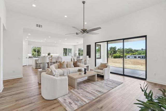 2745 Alexander Dr, Escondido CA: https://media.crmls.org/mediaz/d2887ca3-33cf-4d8b-b5e2-bdd130b4a877.jpg