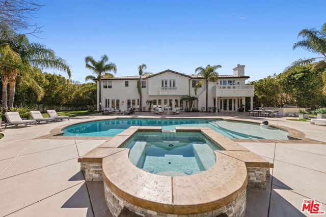 25043 Abercrombie Lane, Calabasas CA: https://media.crmls.org/mediaz/d288b946-e12b-4f21-9222-47cbda189b18.jpg