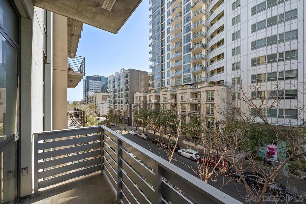 527 Tenth Ave - photo 9