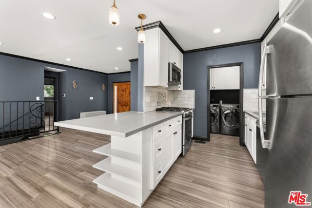 7083 Highcliff Trail, Tujunga CA: https://media.crmls.org/mediaz/d2892054-b242-4f56-aa09-9ad1b25f4847.jpg