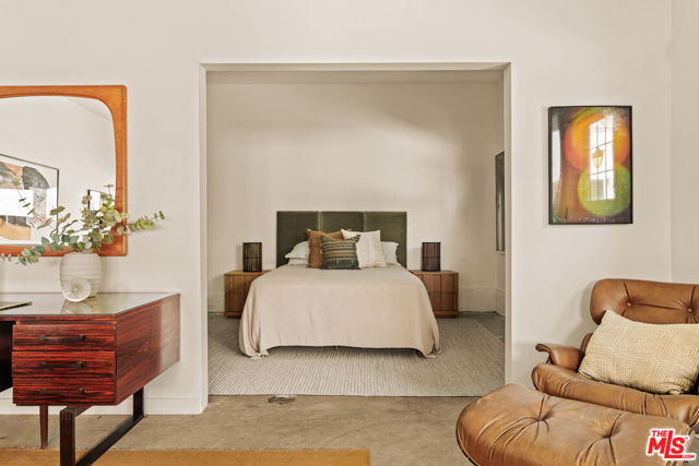 623 N Sierra Bonita Avenue, Los Angeles CA: https://media.crmls.org/mediaz/d2898b1c-8d11-46f3-bd2c-1e3a119bc429.jpg