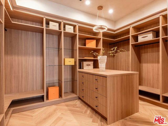 517 N Edinburgh Avenue, Los Angeles CA: https://media.crmls.org/mediaz/d2899e95-f908-4a57-ba6c-c94855816621.jpg