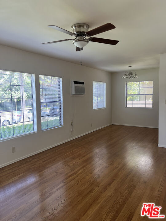 1124 San Rafael Avenue, Glendale CA: https://media.crmls.org/mediaz/d28a1948-50ce-48d4-b134-72d10bf07fa0.jpg