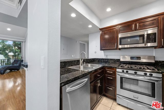 5325 Newcastle Avenue, 338 photo 8