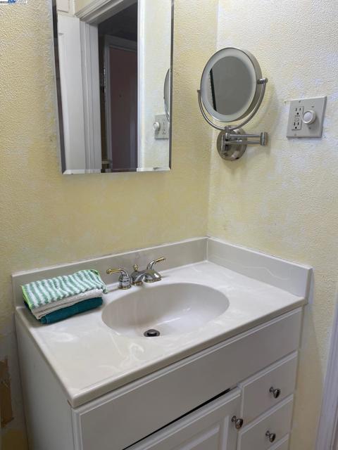 310 Taylor St, Fairfield CA: https://media.crmls.org/mediaz/d28ac4a4-8c44-4171-9959-bb1ff60a48e4.jpg