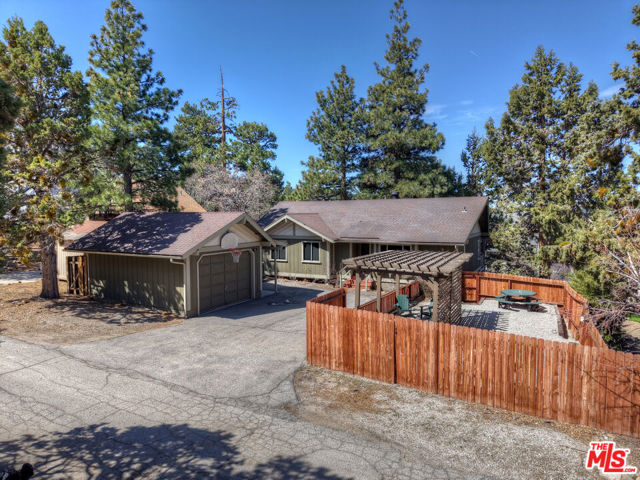 779 Villa Grove Avenue, Big Bear City CA: https://media.crmls.org/mediaz/d28b0588-6204-4184-a56d-b96712bdaec1.jpg