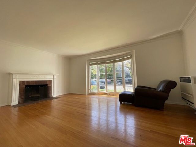1208 Beverly Green Drive, Los Angeles CA: https://media.crmls.org/mediaz/d28b42b7-8d66-4958-a955-8d6291c8b8b8.jpg
