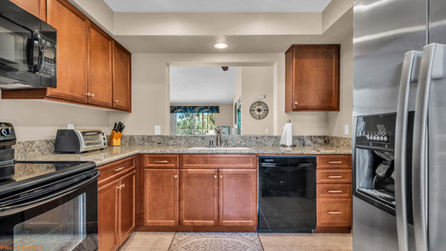 292 Desert Falls E Drive, Palm Desert CA: https://media.crmls.org/mediaz/d28bb8b6-fc0c-43b3-96ec-32176bf8f178.jpg