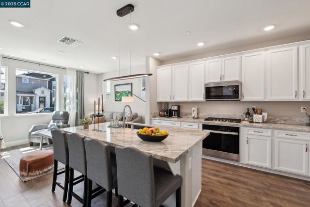 2940 wheat grass street, Sacramento CA: https://media.crmls.org/mediaz/d28c18e0-20ca-4d49-9213-66b13bf67a09.jpg