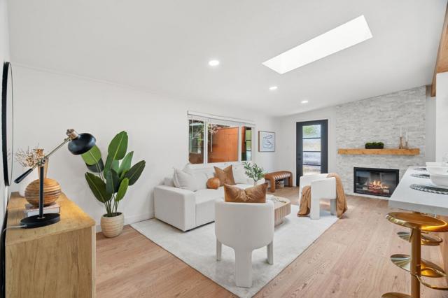850 Las Palmas Drive, Santa Clara CA: https://media.crmls.org/mediaz/d28c9b28-80d6-4896-9f48-d791d5523ba6.jpg