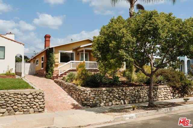 5421 Stratford Road, Los Angeles CA: https://media.crmls.org/mediaz/d28cb7a6-aa46-4c59-8deb-8c9ab1d1ce49.jpg