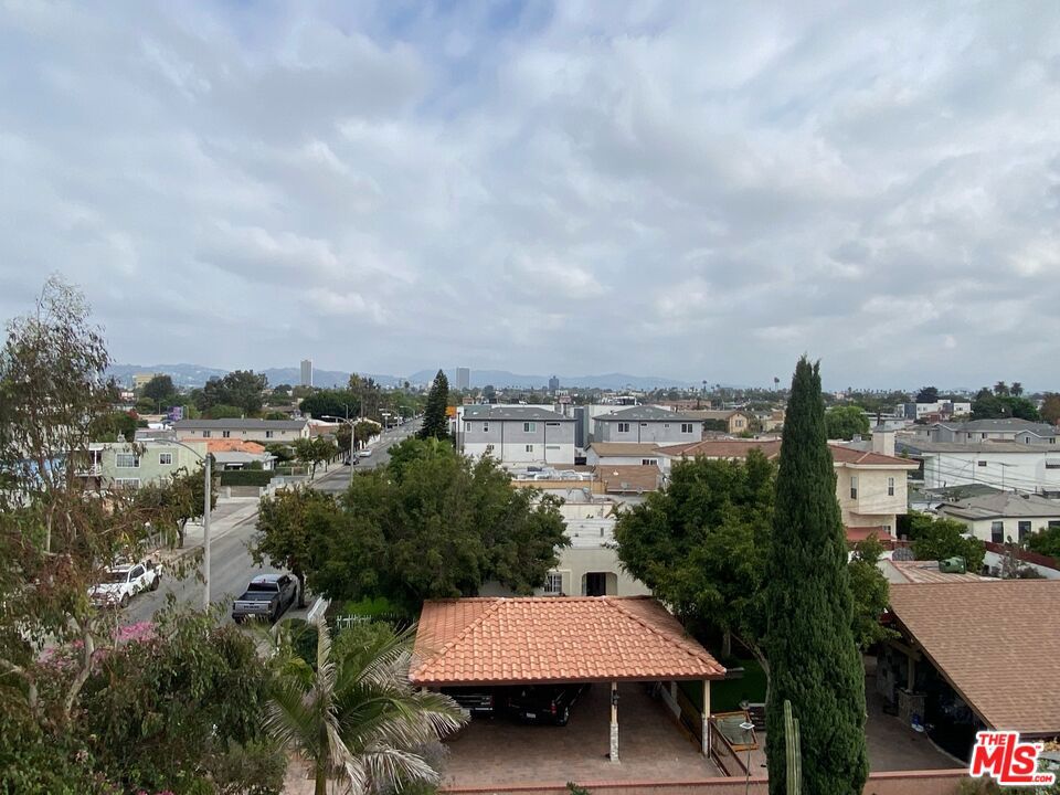 https://media.crmls.org/mediaz/d28cdb55-929b-4a25-a951-26b78a37d4b3.jpg?preset=X-Large