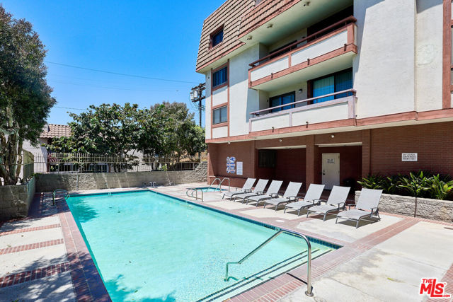 8828 Pershing Drive, Playa del Rey CA: https://media.crmls.org/mediaz/d28ceff8-a497-4256-88d9-00bc37cd2fc0.jpg