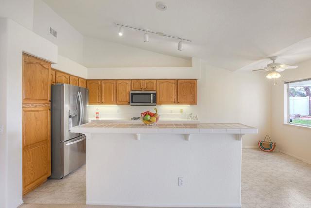 Detail Gallery Image 16 of 37 For 31852 Corte Montecito, Temecula,  CA 92592 - 4 Beds | 2 Baths