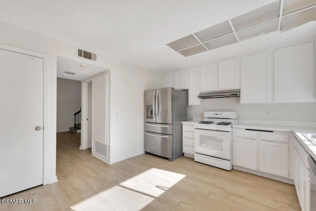 170 Spanish Moss Place, Camarillo CA: https://media.crmls.org/mediaz/d28e120c-2bbd-4921-b391-470c60e54a42.jpg