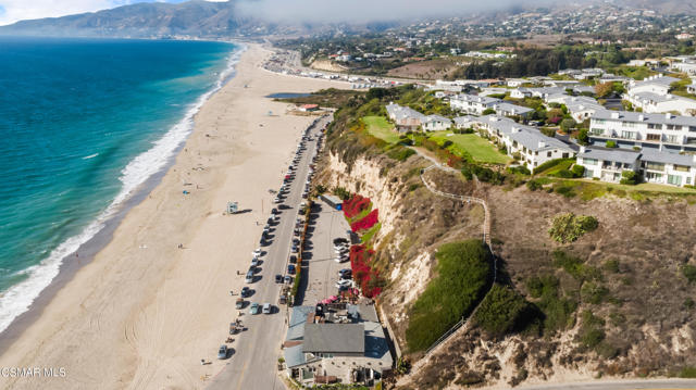6766 Las Olas Way, Malibu CA: https://media.crmls.org/mediaz/d28e6729-11f2-4eec-899c-84a2ad70c10a.jpg