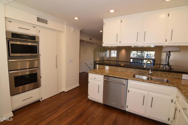 Detail Gallery Image 13 of 46 For 13340 Maxella Ave #3,  Marina Del Rey,  CA 90292 - 3 Beds | 2/1 Baths