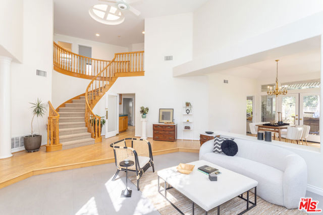 27350 Landon Place, Valencia CA: https://media.crmls.org/mediaz/d28edd68-cec4-4d91-86bf-cc251dfff23f.jpg