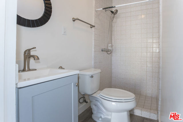 11750 Tennessee Avenue, Los Angeles CA: https://media.crmls.org/mediaz/d28eea9a-fcaf-42cf-b700-8a959122b2f5.jpg