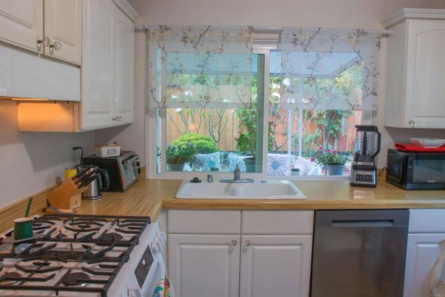 1682 Saddlehorn Drive, San Marcos CA: https://media.crmls.org/mediaz/d28efc5d-7dfa-4ae5-b1ce-c99b60619374.jpg