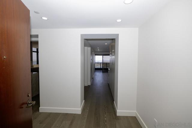 100 Harbor Drive, San Diego CA: https://media.crmls.org/mediaz/d28f08d6-9ebb-4393-9922-2f39dc8176e9.jpg