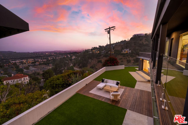 8021 Floral Avenue, Los Angeles CA: https://media.crmls.org/mediaz/d28f761b-3763-41e3-b019-0775f7ac1ec1.jpg