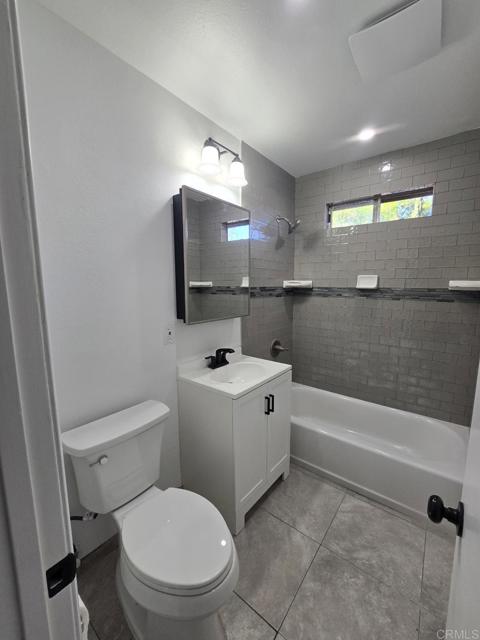 Detail Gallery Image 7 of 9 For 4557 Clairemont Dr., San Diego,  CA 92117 - 2 Beds | 1 Baths