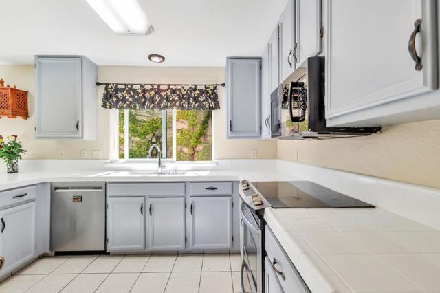 1206 Sycamore Court, Gilroy CA: https://media.crmls.org/mediaz/d28fb2ad-b467-41ea-9925-689b237f67b6.jpg