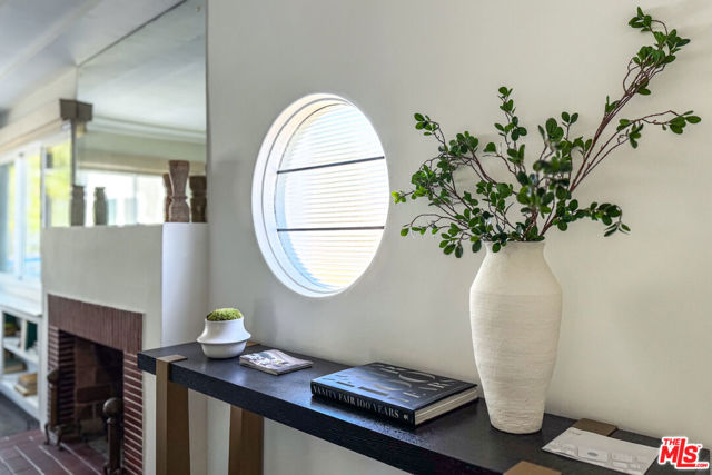 3987 Roxton Avenue, Los Angeles CA: https://media.crmls.org/mediaz/d28fc501-6561-4a9d-8caf-18415763ec85.jpg