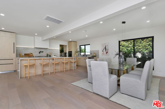 15431 Milbank Street, Encino CA: https://media.crmls.org/mediaz/d28fe860-6c87-45b7-831d-98c681e98356.jpg