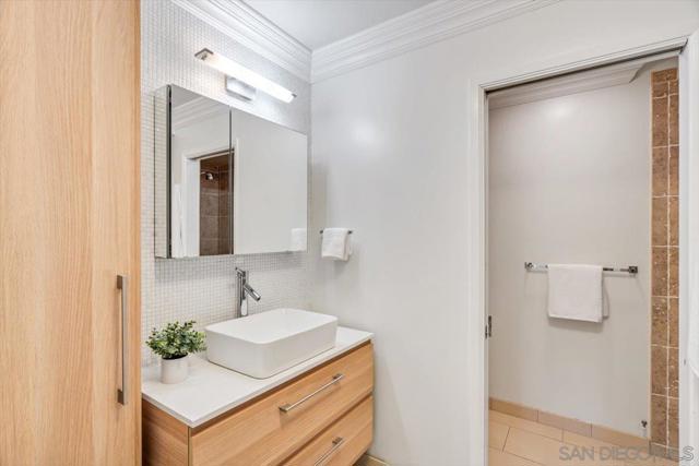 7550 Eads Ave, La Jolla CA: https://media.crmls.org/mediaz/d290c71d-a835-4e03-8947-028c3e99a70a.jpg