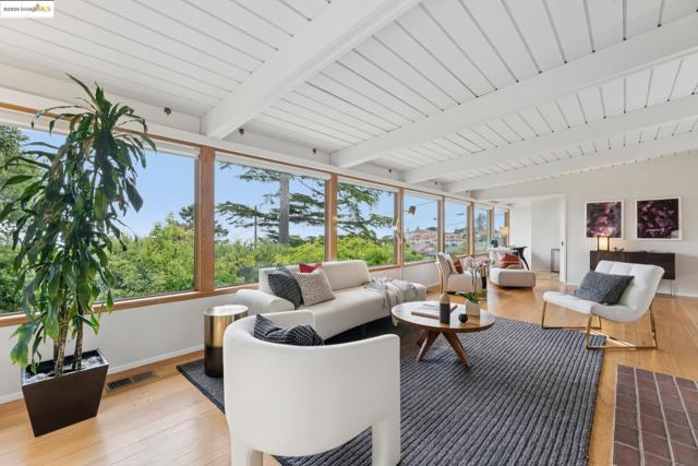 1415 Devonshire Dr, El Cerrito CA: https://media.crmls.org/mediaz/d2926f32-a571-4985-bb3a-02a14c2f0c15.jpg