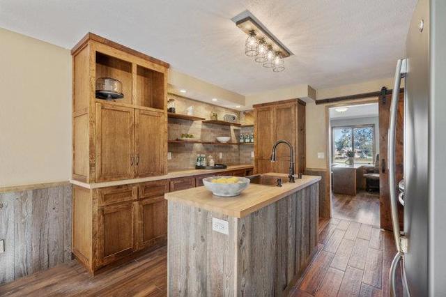 756 Duffin Drive, Hollister CA: https://media.crmls.org/mediaz/d29293c5-db6f-4367-9027-e62cc0e83a79.jpg