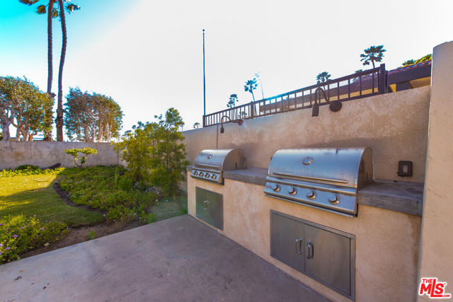 29500 Heathercliff Road, Malibu CA: https://media.crmls.org/mediaz/d29299a5-9228-4b63-baa8-e78f347633f9.jpg
