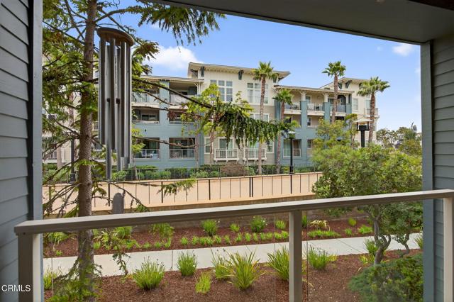 1423 Windshore Way, Oxnard CA: https://media.crmls.org/mediaz/d2930587-a8ac-407f-a4fa-ba0c1810d2eb.jpg