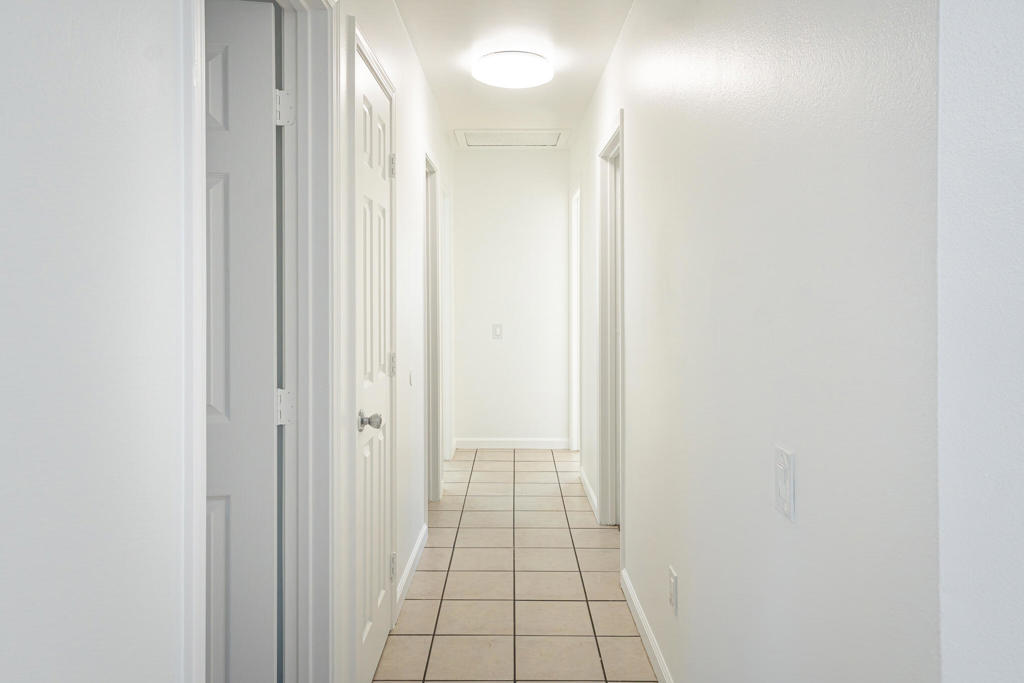 https://media.crmls.org/mediaz/d29359b8-90b8-45fc-91b7-7d4babc8378f.jpg?preset=X-Large