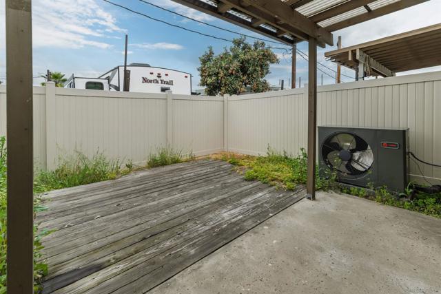 982 E Main St, El Cajon CA: https://media.crmls.org/mediaz/d29376ff-9da4-438f-8ba5-c8be55370b1e.jpg