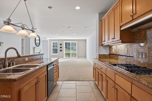 1423 Windshore Way, Oxnard CA: https://media.crmls.org/mediaz/d293d7fe-e834-4454-9312-30b9ef1407e9.jpg