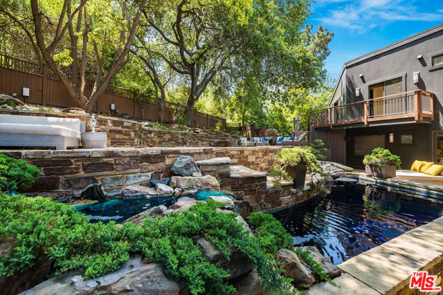3000 Cornwall Drive, Glendale CA: https://media.crmls.org/mediaz/d2947129-7ce1-49e4-ad50-341c5de27549.jpg