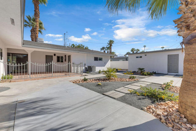 44635 San Carlos Avenue, Palm Desert CA: https://media.crmls.org/mediaz/d29489e7-51b5-4f87-bc55-830eebf948ba.jpg