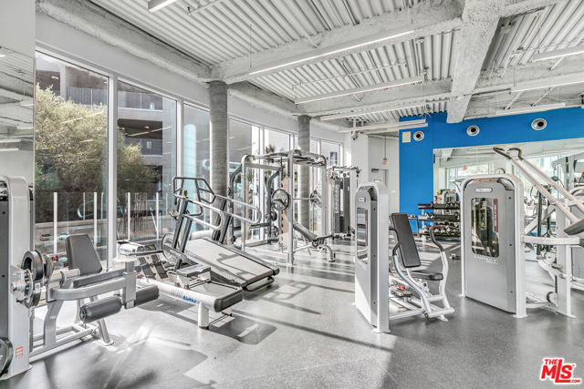 901 S Flower Street, Los Angeles CA: https://media.crmls.org/mediaz/d294b2f8-aaa7-4441-b857-d965e3231f3f.jpg